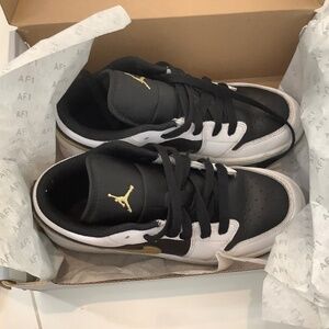 Jordan 1 Low Gold Swoosh (GS)